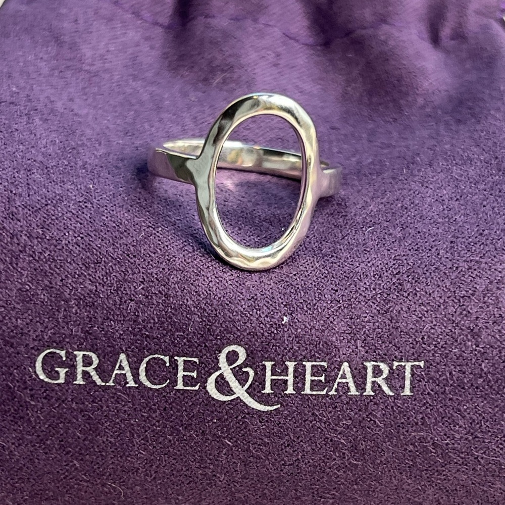 Grace & Heart Sterling Silver Oval Circle Ring